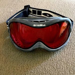 Bolle Ski Goggles with adjustable head strap, foam lined, amber lens.